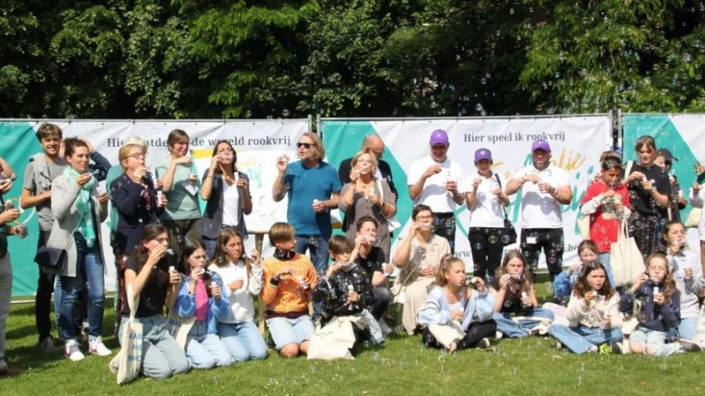 Goed voorbeeld voor kinderen: speelpleinen, stadspark en stadsboerderij worden rookvrij